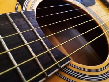 best-acoustic-guitar-strings-770x578